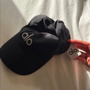 NWT ALO Yoga hat